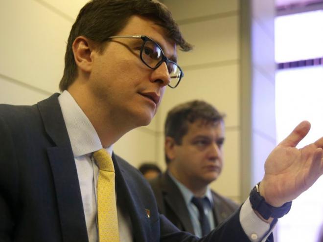 As empresas também deverão continuar a pagar pelo menos o salário mínimo