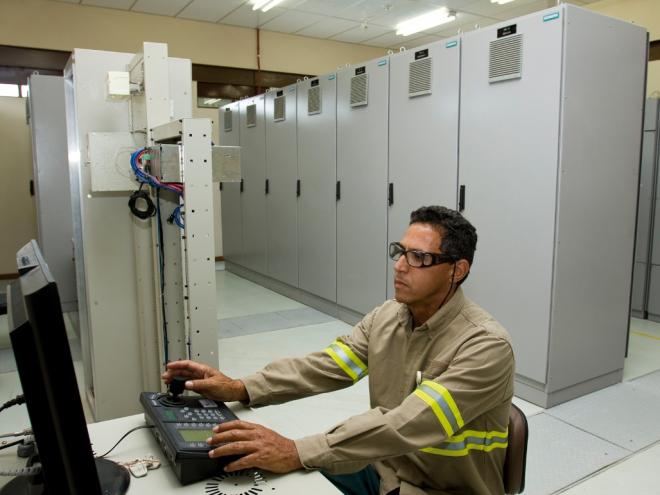 Cerca de 70% dos empregados da área administrativa vão realizar suas funções de casa