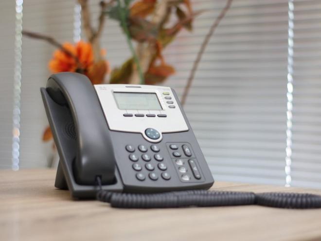 Contrato de telefone fixo foi realizado com dados de consumidor, mas não ficou demonstrado que a iniciativa da negociação foi dele ou de falsário