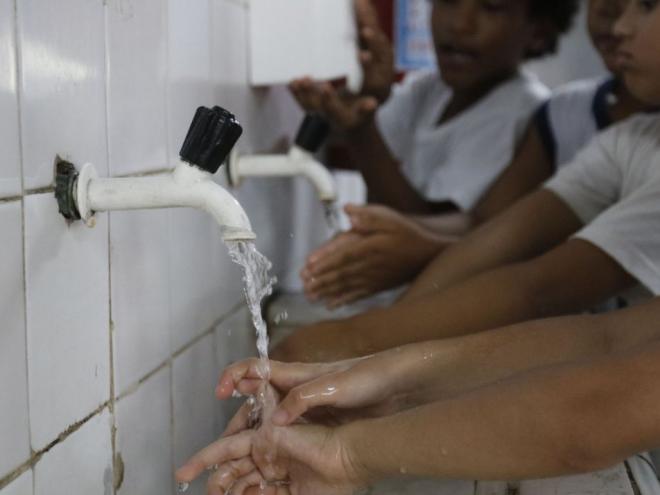 Conforme a Confederação Nacional da Indústria, 34 milhões de brasileiros não têm água encanada 