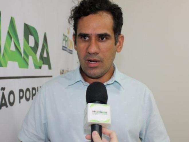 Decisão de antecipar os pagamentos foi do presidente da Casa, Adriano Martins