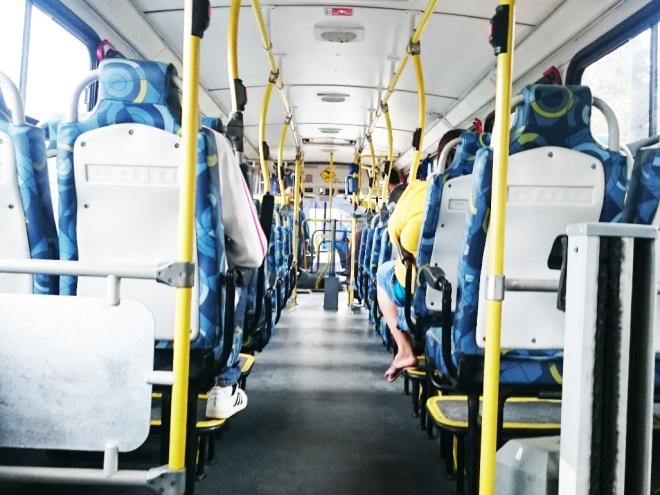 Os ônibus não poderão rodar com passageiros em pé e só receberão pessoas até o limite de cadeiras 