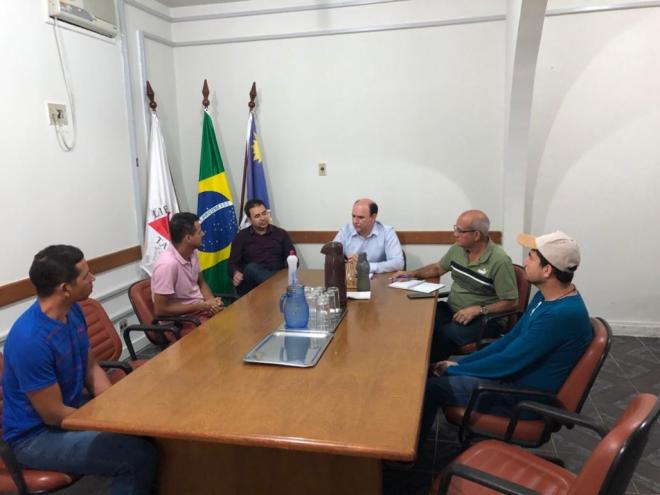 Prefeito e secretários se reuniram com representantes do SINTRABEO