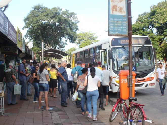A aglomeração de pessoas nos ônibus, vista no passado, não pode se repetir em tempos de coronavírus