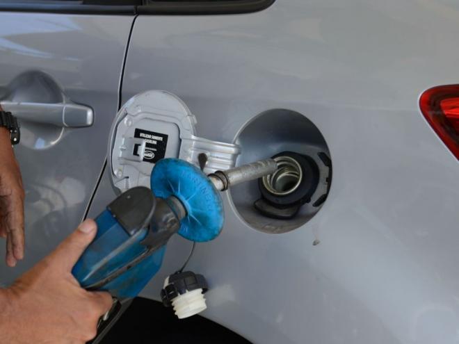 No acumulado do ano, a redução do preço da gasolina é de cerca de 40%