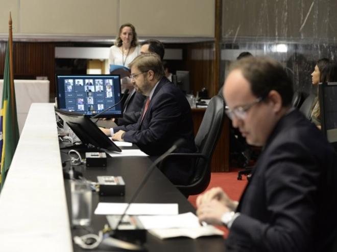 Pela primeira vez, na ALMG, os deputados registraram seus votos remotamente, utilizando recursos tecnológicos