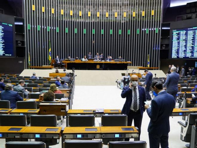 A matéria, aprovada em votação simbólica, segue para apreciação do Senado