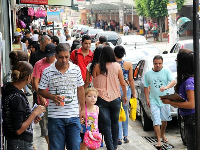 O comércio poderá voltar a funcionar com cuidados gerais, evitando aglomeração