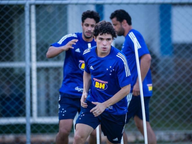 Lateral-esquerdo pode recorrer da decisão da Justiça do Trabalho