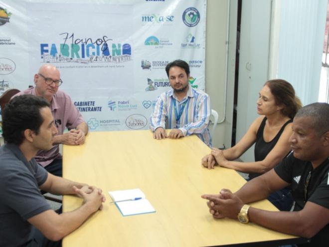 Decisão foi tomada após reunião entre representantes do Executivo e das escolas municipais
