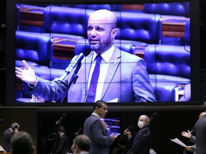 Maioria dos deputados participou da sessão via internet
