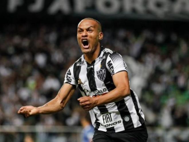 Lateral-direito rescinde contrato com o Galo