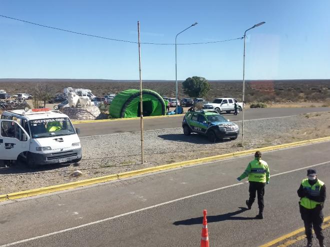 Fiscalização: todas as cidades Argentinas estão com entradas e saídas sob vigilância intensa e viagem de repatriados foi marcada por paradas em sequência para verificação de documentos