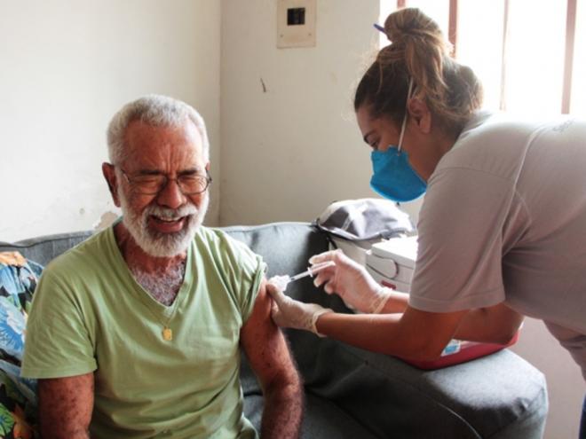 Quase 13 mil pessoas acima de 60 anos já foram vacinadas na cidade