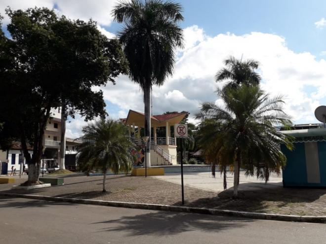 O comércio deve funcionar das 10h às 16h, de segunda-feira a sexta-feira; e das 8h às 12h, aos sábados