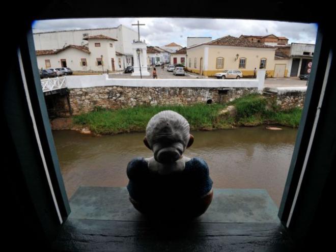 Da janela da Casa de Cora Coralina, visitantes veem o Rio Vermelho que corta a cidade de Goiás - Marcello Casal jr/Agência Brasil