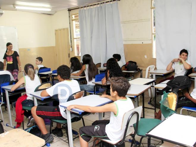 Enquanto os servidores que atuam no administrativo retomam hoje, os professores voltam ao trabalho apenas no dia 22