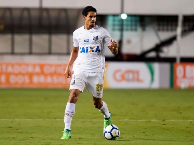 Com a ajuda de um parceiro, o Atlético estaria disposto a oferecer ao Santos, detentor de 80% dos direitos do jogador, 5 milhões de euros, ou seja, mais de R$ 28 milhões, apenas pela metade dos direitos econômicos de Veríssimo