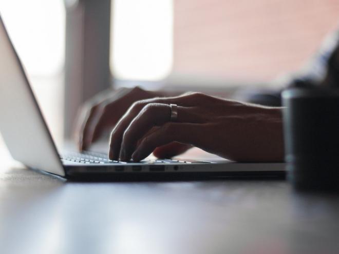 A ideia surgiu para que os estudantes não fiquem sem material para seguir com o cronograma de estudos para o exame, além disso, aos sábados os professores vão dar aula on-line e tirar dúvidas