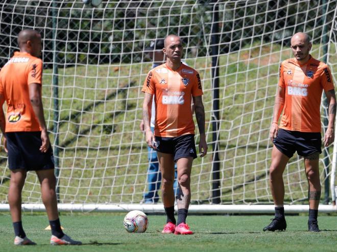 Sem arrecadar com bilheteria, venda de camisas e patrocinadores, clube começa a atrasar salário do elenco