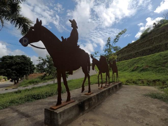 No fim do século XIX, o território de Santana do Paraíso recebia muitas caravanas de tropeiros
