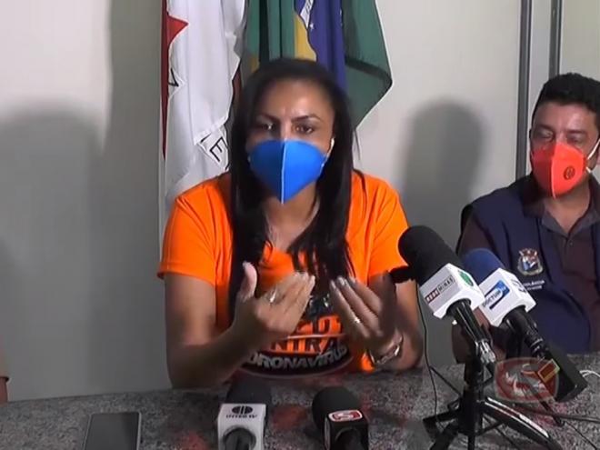 A secretária de Saúde de Caratinga, Jacqueline Marli, alerta que pessoas em isolamento por suspeita de Covid comete crime se sair da quarentena