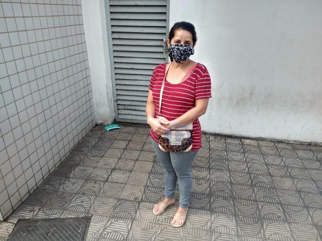 Helena Rodrigues, de 46 anos, pretende utilizar o dinheiro do auxílio para pagar dívidas e comprar alimentos