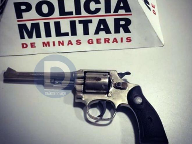 A arma apreendida em poder dos dois adolescentes infratores