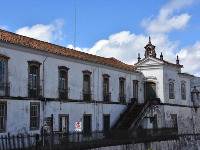 Cruzeiro ficava no alto da capela anexa à Escola de Minas