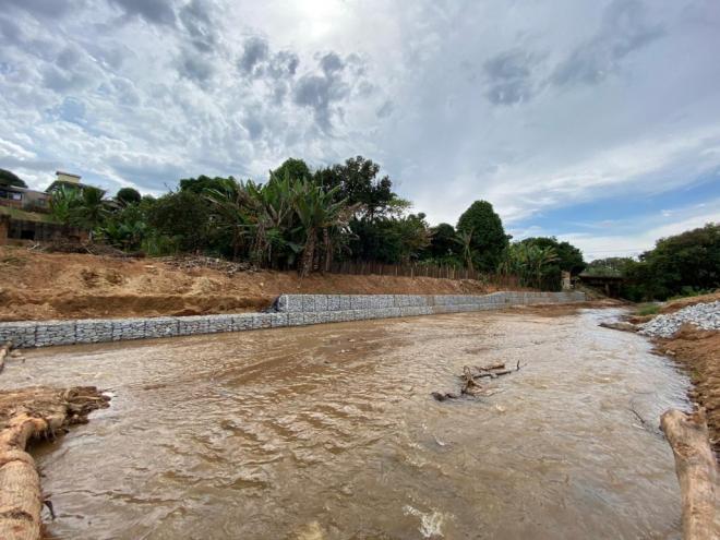 Serviço já avançou cerca de 200 metros na margem do ribeirão Ipanema 