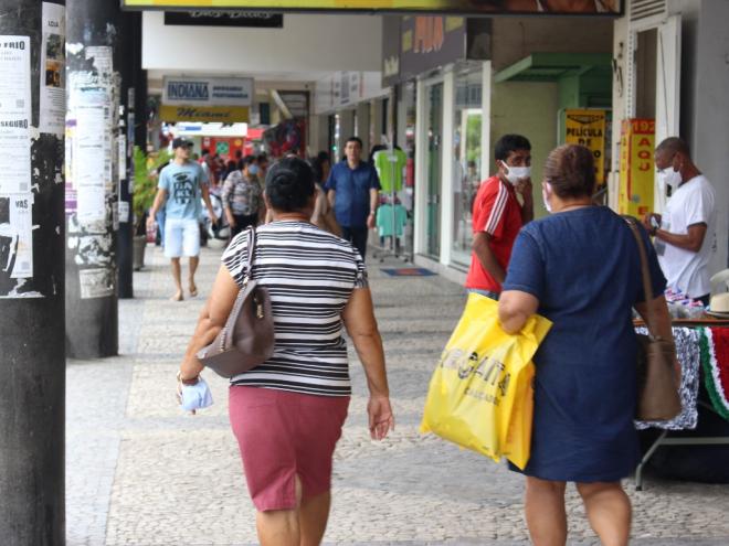 Lojas funcionam em horário especial durante esta semana