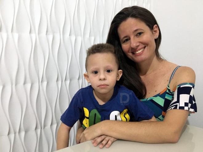  Shirley do Carmo Marinho de Souza e o filho Enzo celebram o amor