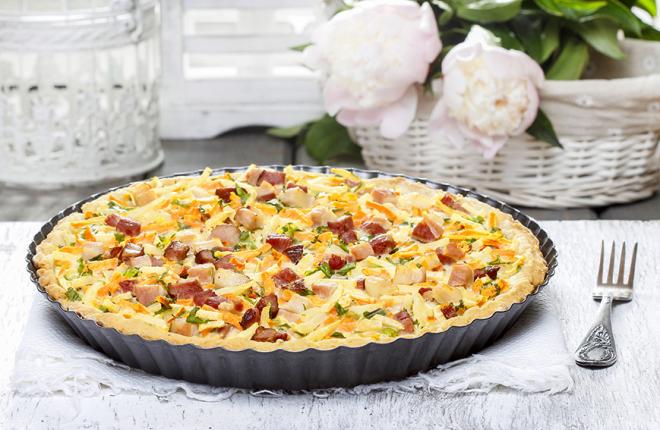 A Torta de Legumes e Bacon vai muito bem no lanche ou na refeição principal