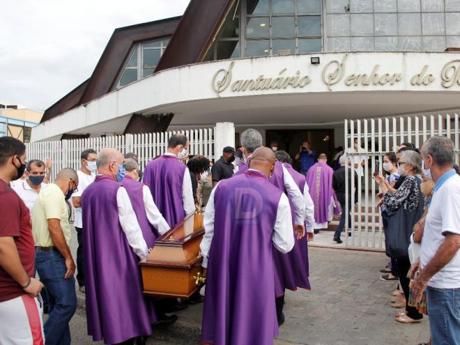 Velório ocorreu no santuário Senhor do Bonfim, no bairro Cidade Nobre 