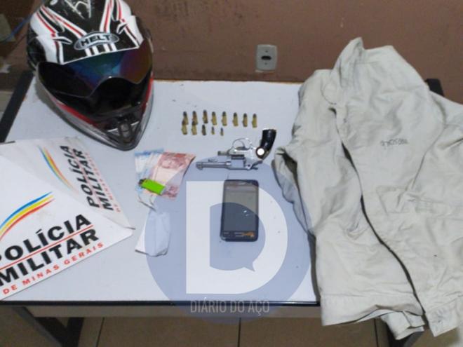 Os objetos apreendidos com o homem preso nas proximidades do Cachoeira do Vale