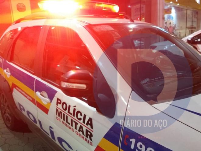 Os policiais militares localizaram o suspeito durante buscas no bairro Santa Terezinha