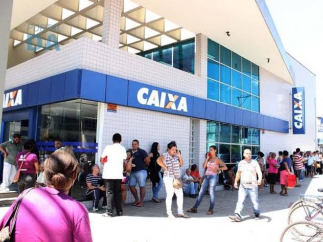 As pessoas devem evitar aglomerações nas agências da Caixa e lotéricas 