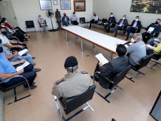 Encontro reunião o prefeito de Ipatinga e representantes do MP, PM e gerentes de agências bancárias