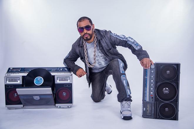 O rapper Thaíde está comemorando 35 anos de carreira