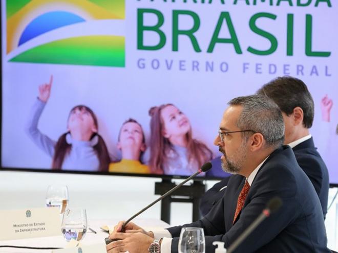 Durante reunião de 22 de abril com o presidente da República, o ministro da Educação, Abraham Weintraub, disse que os ministros do STF deveriam ser presos