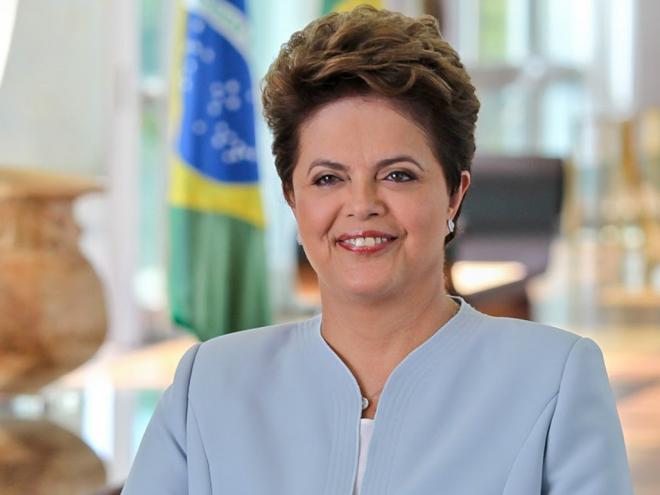 Ex-presidenta Dilma Roussef reclamou de uso de imagem junto a artigo pejorativo distribuído por cursinho em campanha