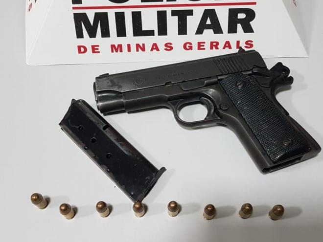 Jovem alega que andava armado porque está ameaçado de morte 