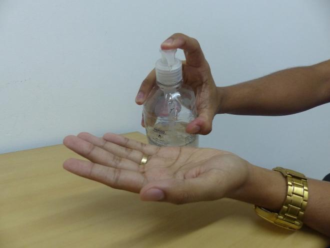 O manuseio do álcool em gel exige certos cuidados
