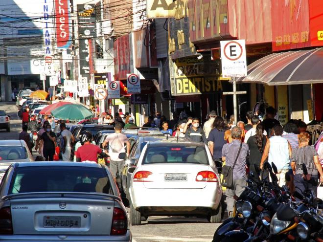 Na tarde desta quarta-feira, antes da publicação do decreto, as ruas do centro de Ipatinga estavam cheias  