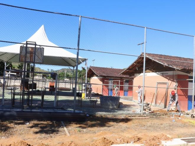 Escola Municipal José Lagares de Lima, no bairro Santa Terezinha, passa por intervenções