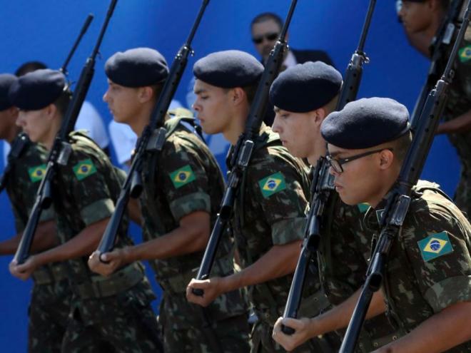 Apresentação obrigatória é feita dentro dos primeiros seis meses do ano em que o brasileiro completar 18 anos de idade