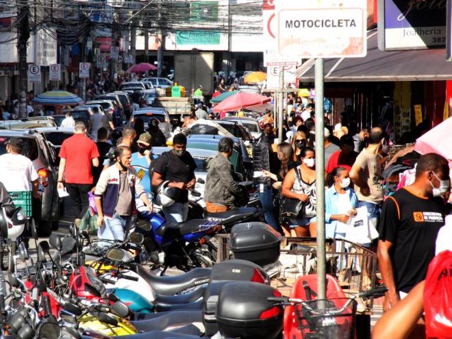 Foto feita às 14h30 de sexta-feira (29/5) mostra como estava a avenida 28 de Abril, no Centro de Ipatinga