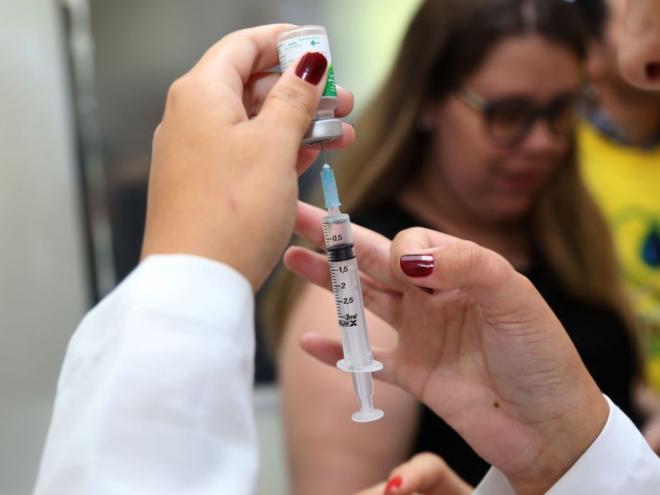 Segundo o Ministério da Saúde, até o último fim de semana 25,7% de 36,1 milhões de pessoas estimadas nesta terceira fase foram vacinadas
