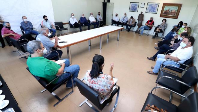 Prefeitos elaboram documento cobrando do governo do Estado apoio de equipamentos e profissionais para enfrentar pandemia