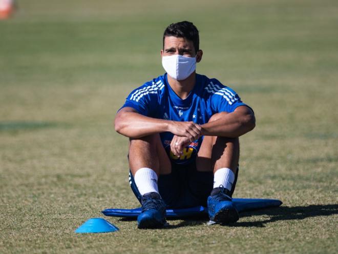 Afastado das atividades, jogador está assintomático